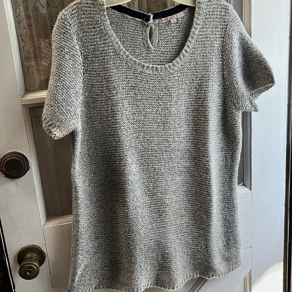 GAP Gray Top Large short Sleeve